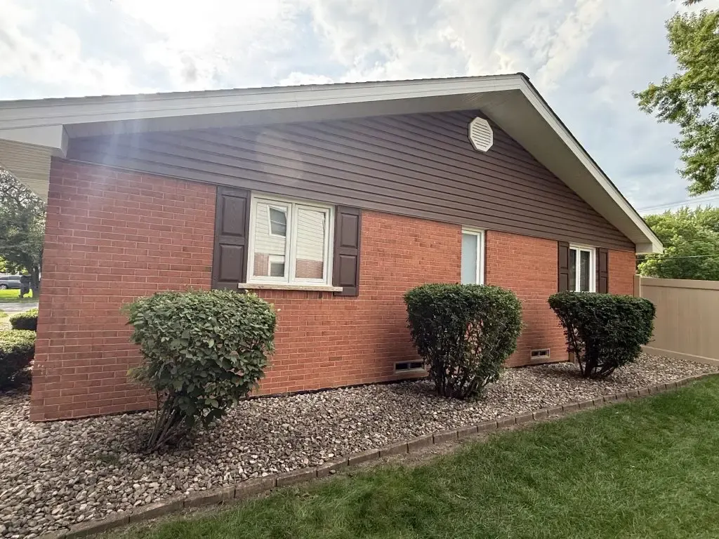 Roofing, siding and gutters — Kankakee, IL — photo 12